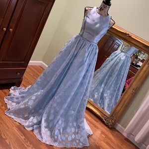 SHERRI HILL Prom Dress Size 2 Light Blue 2-piece